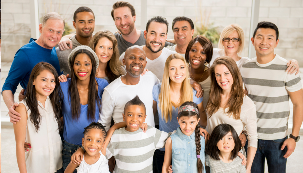 União e Diversidade em Constelação Familiar em Grupo Grupo diversificado de pessoas reunidas, representando união e diversidade em uma dinâmica de constelação familiar em grupo.