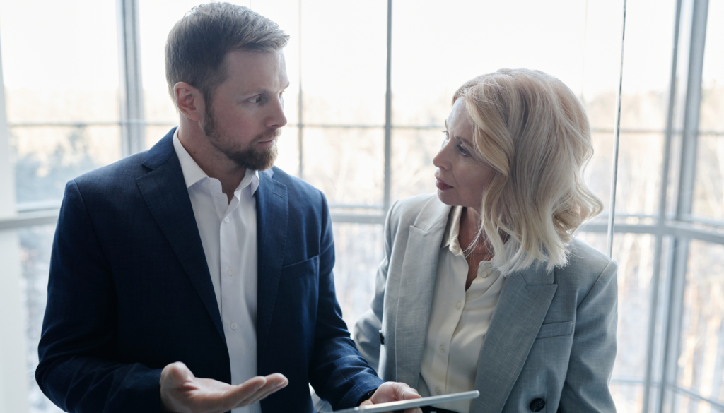 Desvendando a Comunicação Interdepartamental: O Que É e Por Que É Essencial? Saiba o que é comunicação interdepartamental e por que ela é essencial para o sucesso organizacional.