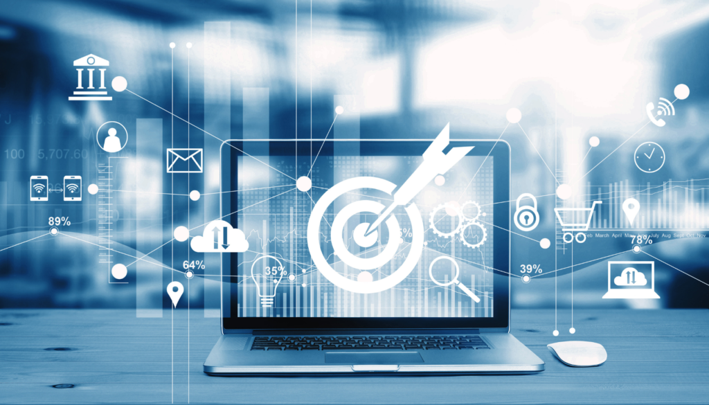 Alvo Estratégico no Marketing Digital Laptop com ícones digitais de alvo e conectividade sobrepostos, representando estratégias de marketing digital e metas corporativas.