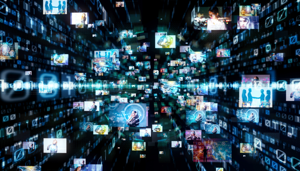 Conexões no Universo Digital Mosaico digital com diversas imagens flutuantes representando pessoas, tecnologia e comunicação em um ambiente virtual.
